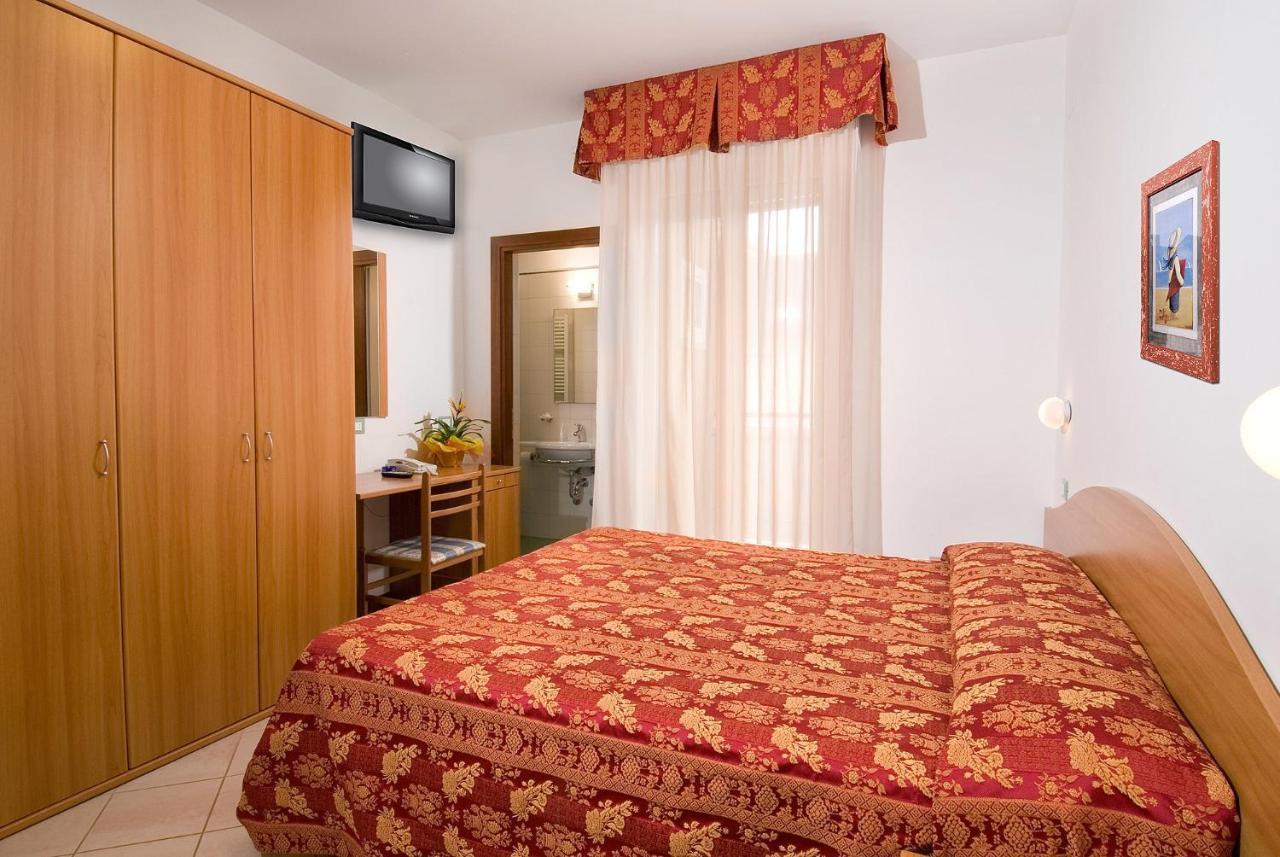 Hotel Belvedere Misano Adriatico Δωμάτιο φωτογραφία